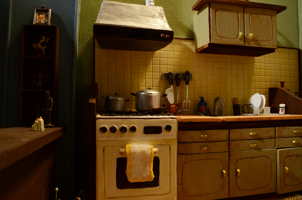 Hinter die Kulissen vom Kurzfilm Kitchen Dreams - Modellbau einer voll ausgestatteten Miniaturküche mit Gegenständen